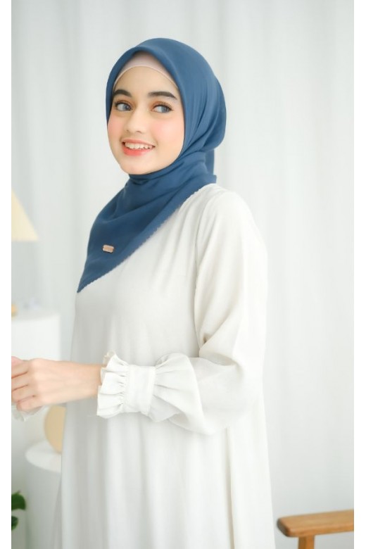 Hijab Segi 4 Voal Sajida Lasercut Navy